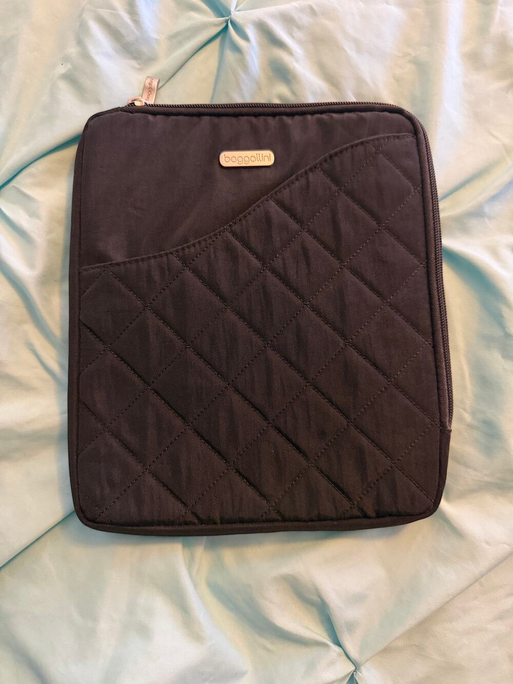 Baggallini Quilted Tablet Sleeve Case Padded Zipper Cover Black 9.5” x 8”